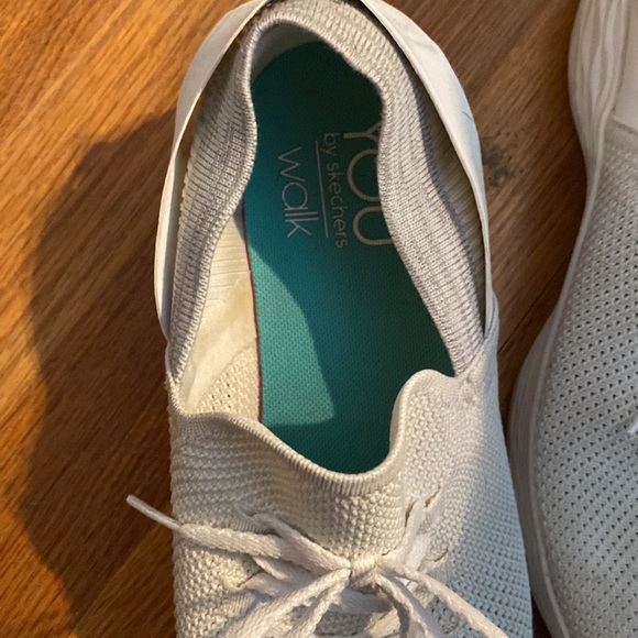 Skechers size 10 slip on tennis shoes - Picture 3 of 4